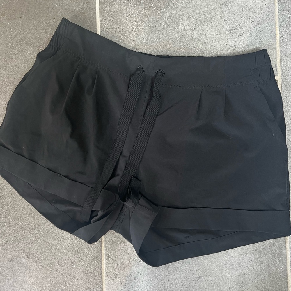 Lululemon Bermuda Black Shorts